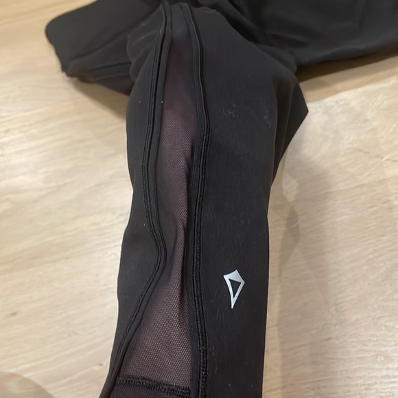 BRAND NEW ivivva black capri leggings with mesh side limited edition size 15 - Picture 2 of 2